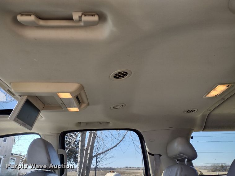 image for item DR8214 2007 Chevrolet Suburban LS 1500  SUV