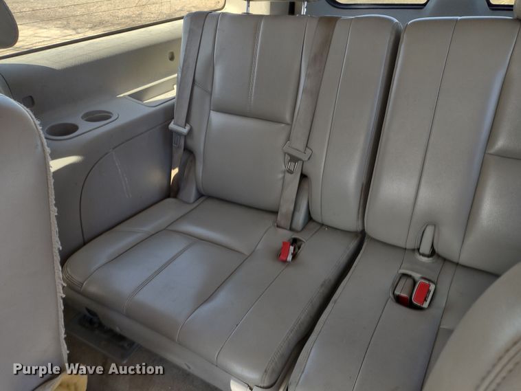 image for item DR8214 2007 Chevrolet Suburban LS 1500  SUV