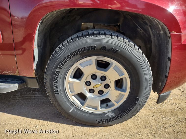 image for item DR8214 2007 Chevrolet Suburban LS 1500  SUV