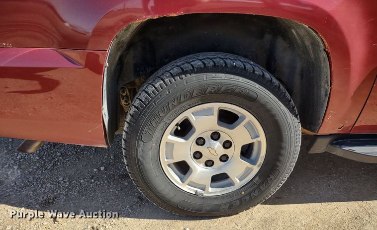 image for item DR8214 2007 Chevrolet Suburban LS 1500  SUV