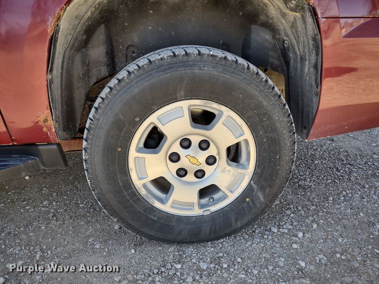 image for item DR8214 2007 Chevrolet Suburban LS 1500  SUV