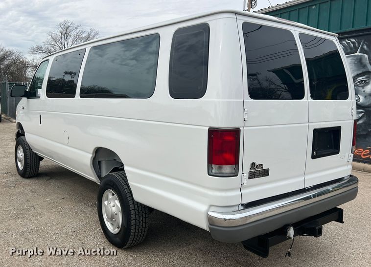 image for item DS2743 1999 Ford E350 Super Duty  van