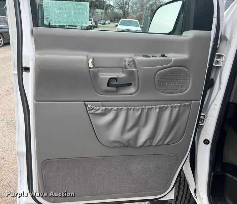 image for item DS2743 1999 Ford E350 Super Duty  van