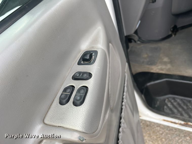 image for item DS2743 1999 Ford E350 Super Duty  van