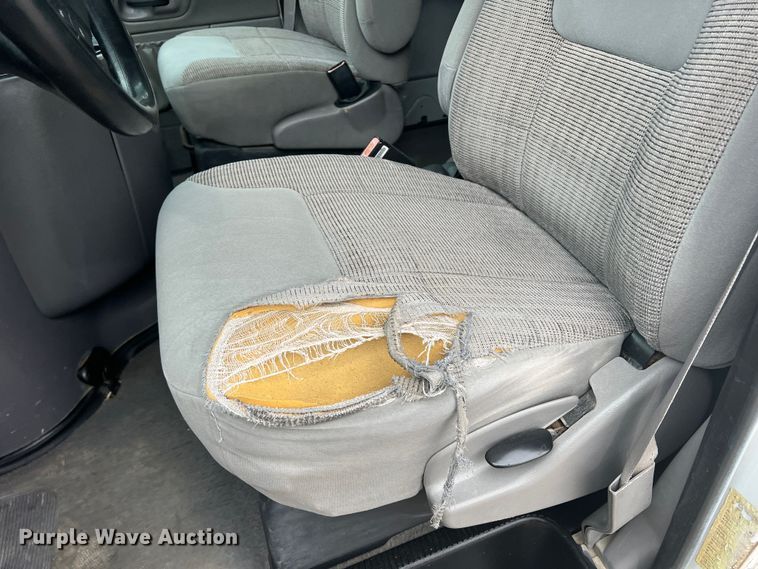 image for item DS2743 1999 Ford E350 Super Duty  van