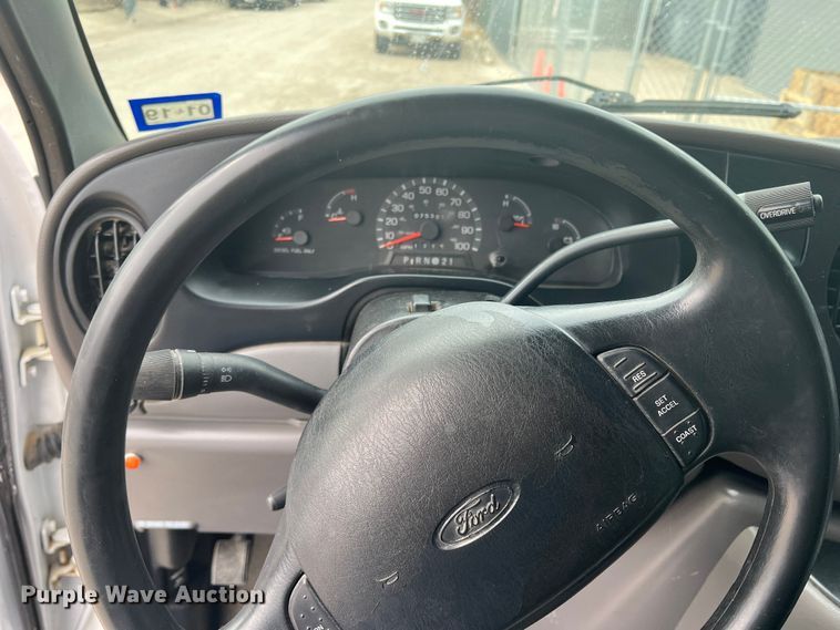 image for item DS2743 1999 Ford E350 Super Duty  van