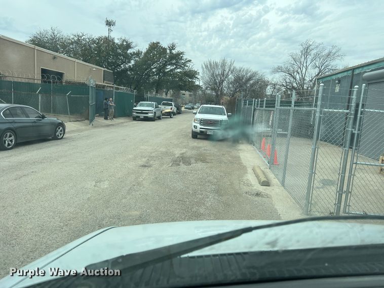 image for item DS2743 1999 Ford E350 Super Duty  van