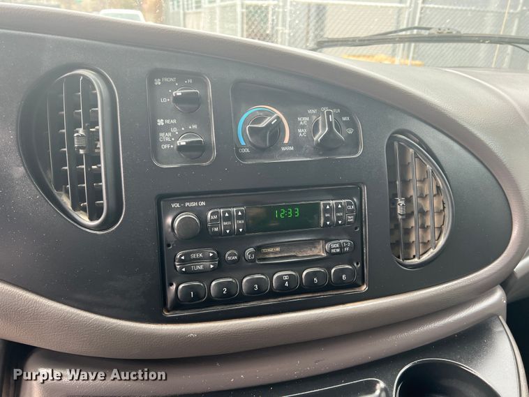 image for item DS2743 1999 Ford E350 Super Duty  van