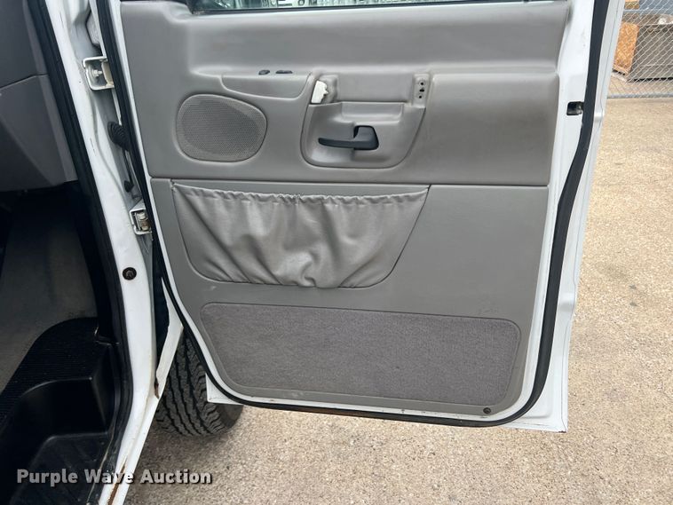 image for item DS2743 1999 Ford E350 Super Duty  van
