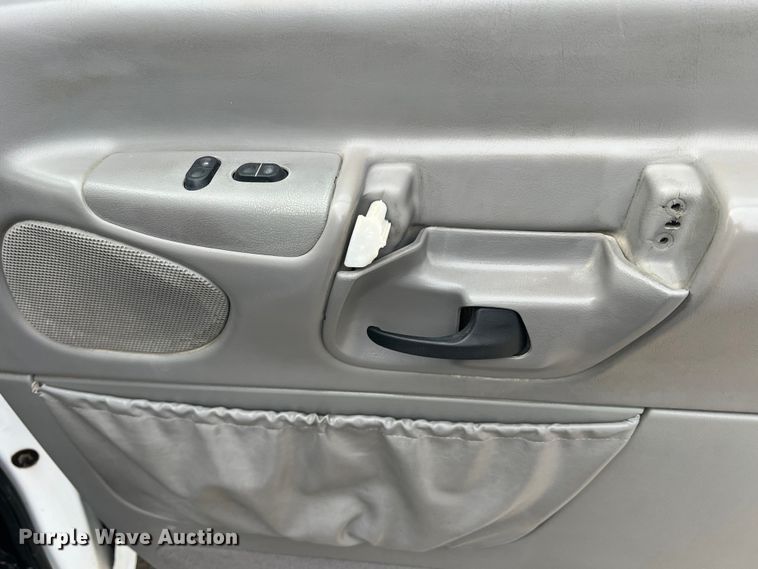 image for item DS2743 1999 Ford E350 Super Duty  van