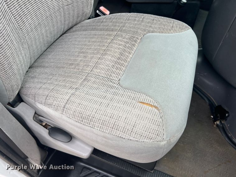 image for item DS2743 1999 Ford E350 Super Duty  van