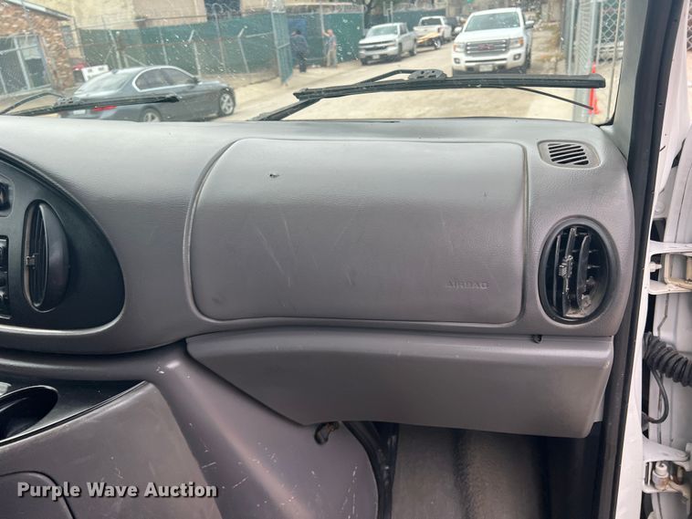 image for item DS2743 1999 Ford E350 Super Duty  van