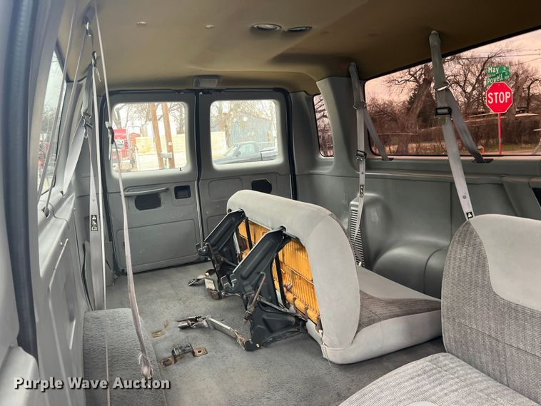 image for item DS2743 1999 Ford E350 Super Duty  van
