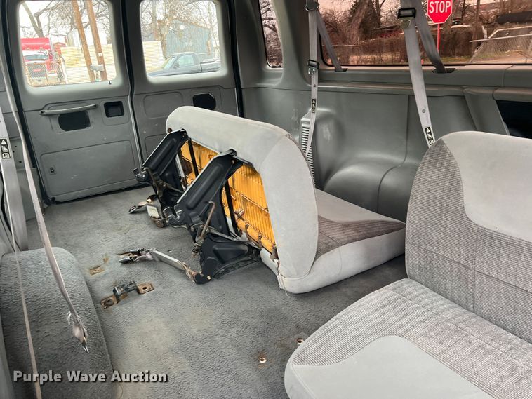 image for item DS2743 1999 Ford E350 Super Duty  van