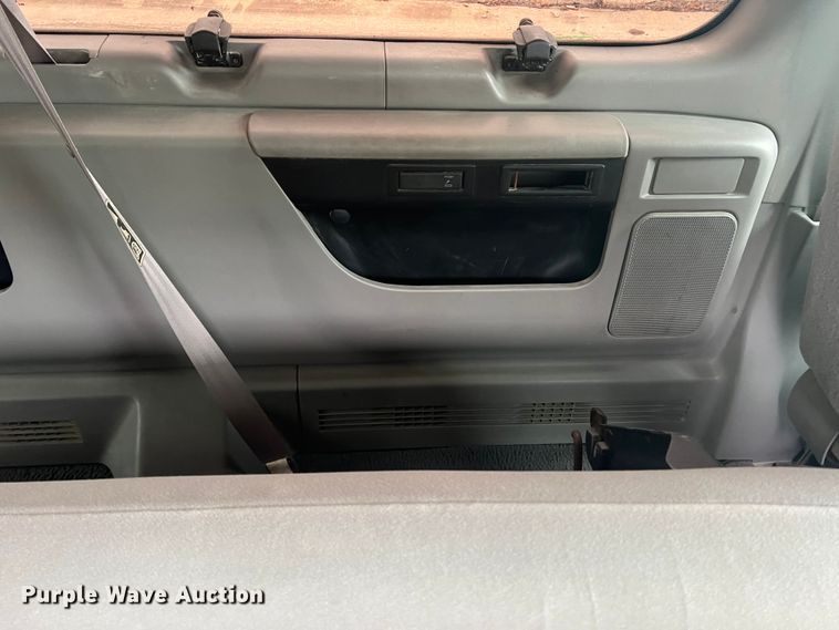 image for item DS2743 1999 Ford E350 Super Duty  van