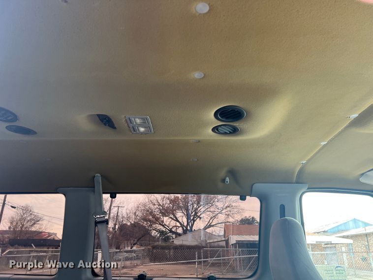 image for item DS2743 1999 Ford E350 Super Duty  van