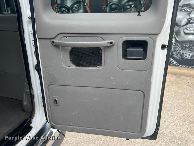 image for item DS2743 1999 Ford E350 Super Duty  van