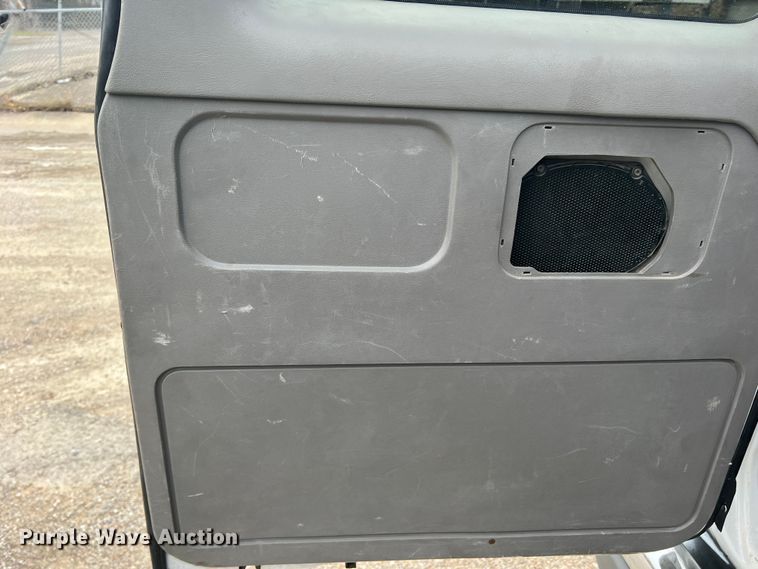 image for item DS2743 1999 Ford E350 Super Duty  van