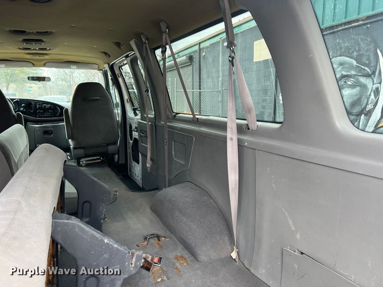 image for item DS2743 1999 Ford E350 Super Duty  van