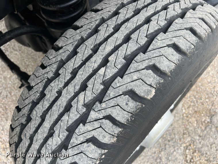 image for item DS2743 1999 Ford E350 Super Duty  van