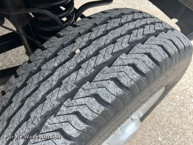 image for item DS2743 1999 Ford E350 Super Duty  van