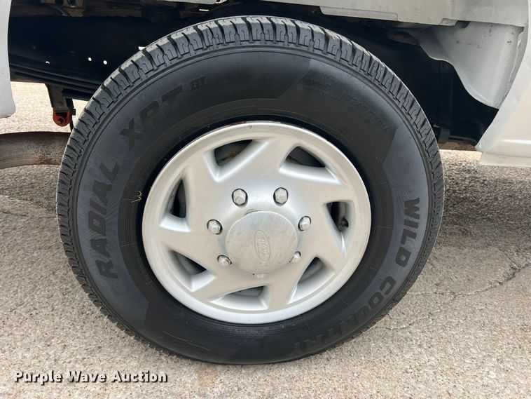 image for item DS2743 1999 Ford E350 Super Duty  van