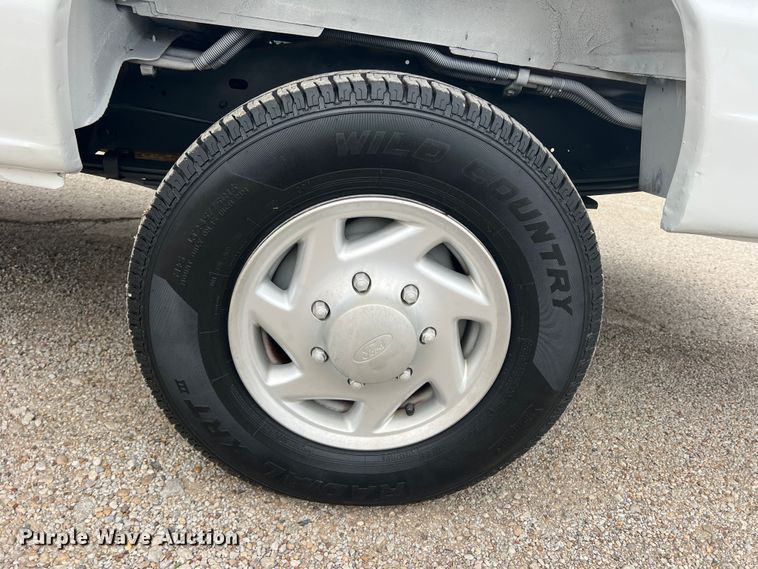 image for item DS2743 1999 Ford E350 Super Duty  van