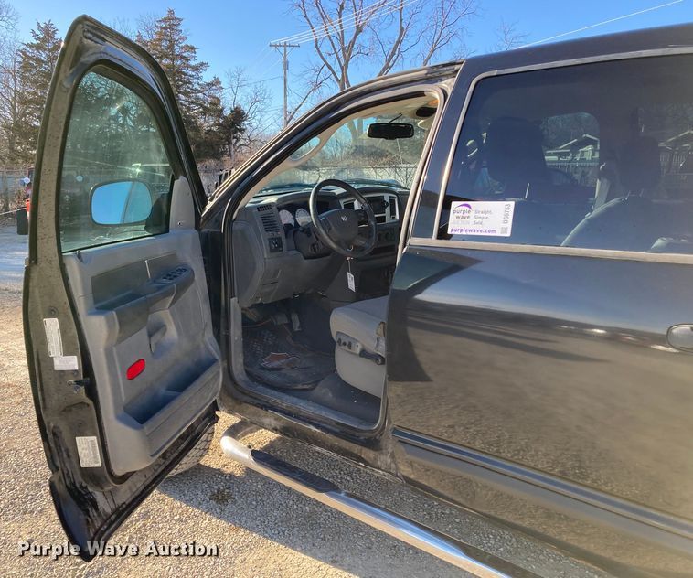 image for item DS6753 2007 Dodge Ram 1500 SLT  Mega Cab pickup truck