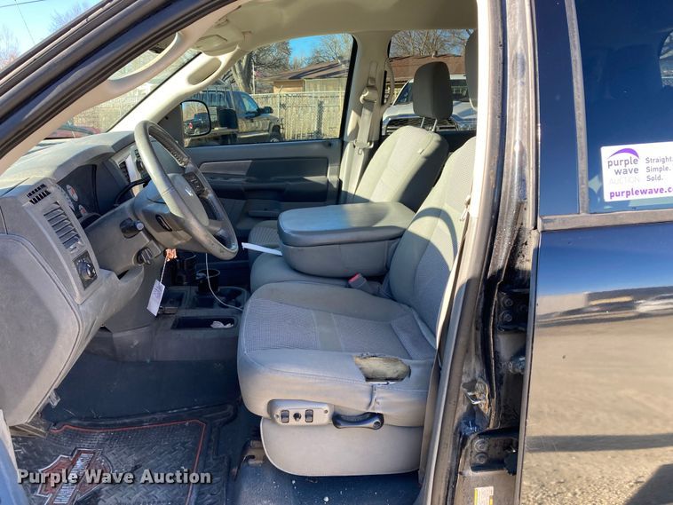 image for item DS6753 2007 Dodge Ram 1500 SLT  Mega Cab pickup truck