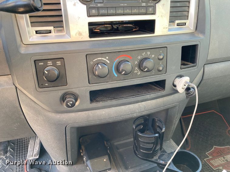 image for item DS6753 2007 Dodge Ram 1500 SLT  Mega Cab pickup truck