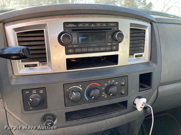 image for item DS6753 2007 Dodge Ram 1500 SLT  Mega Cab pickup truck