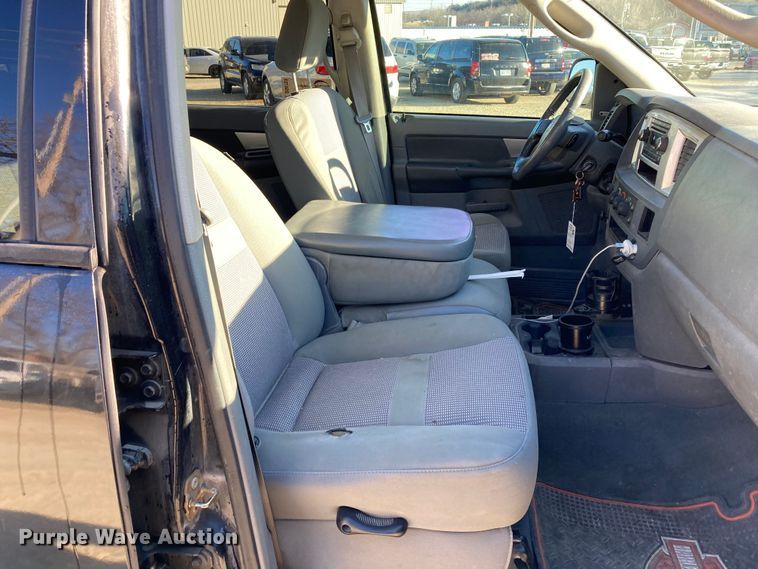 image for item DS6753 2007 Dodge Ram 1500 SLT  Mega Cab pickup truck