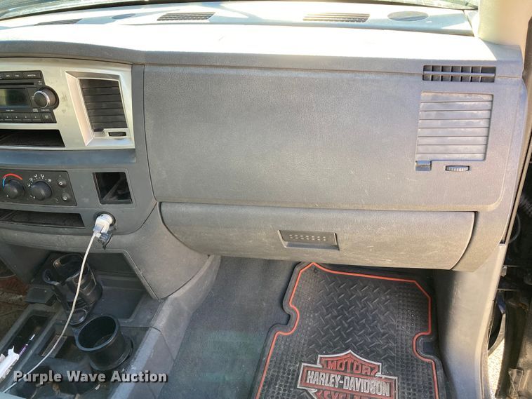 image for item DS6753 2007 Dodge Ram 1500 SLT  Mega Cab pickup truck