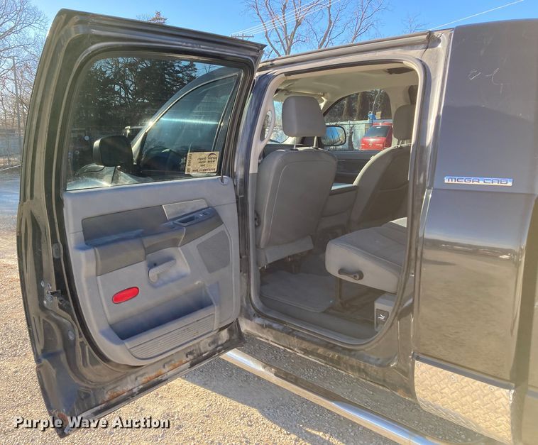 image for item DS6753 2007 Dodge Ram 1500 SLT  Mega Cab pickup truck