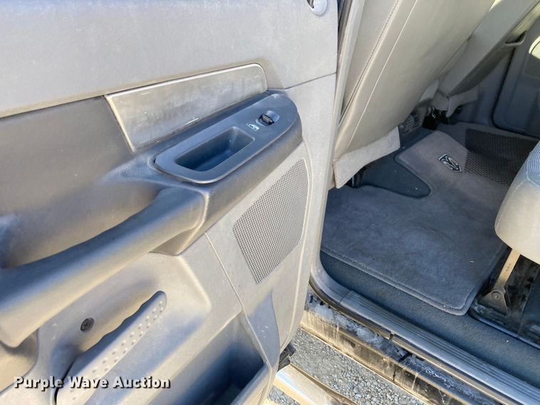 image for item DS6753 2007 Dodge Ram 1500 SLT  Mega Cab pickup truck