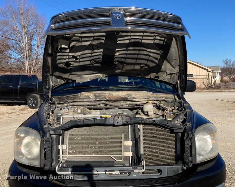 image for item DS6753 2007 Dodge Ram 1500 SLT  Mega Cab pickup truck