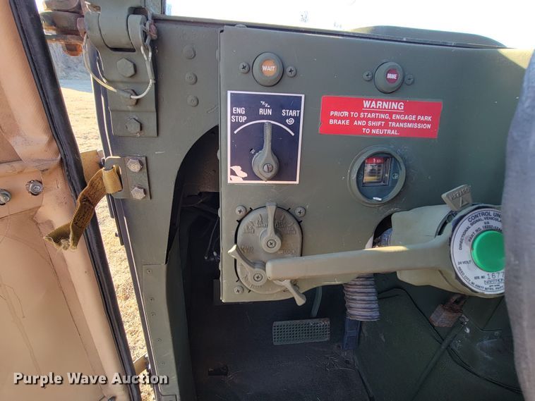 image for item HG9368 2006 Am General M1097R1 HMMWV Humvee SUV