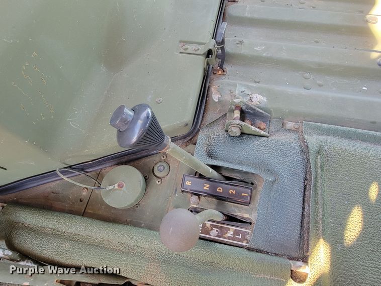 image for item HG9368 2006 Am General M1097R1 HMMWV Humvee SUV