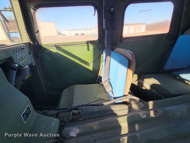 image for item HG9368 2006 Am General M1097R1 HMMWV Humvee SUV