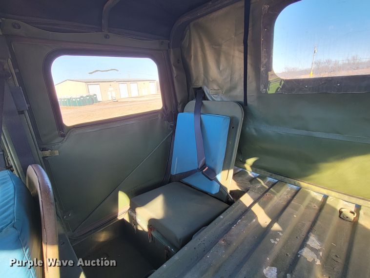 image for item HG9368 2006 Am General M1097R1 HMMWV Humvee SUV