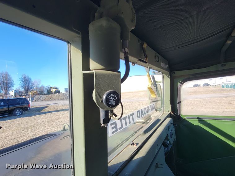 image for item HG9368 2006 Am General M1097R1 HMMWV Humvee SUV