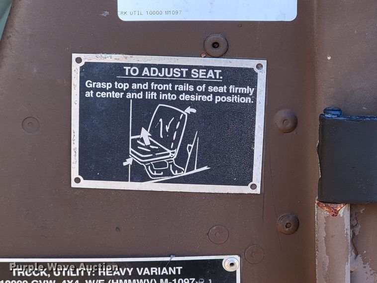 image for item HG9368 2006 Am General M1097R1 HMMWV Humvee SUV