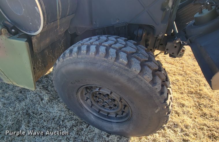 image for item HG9368 2006 Am General M1097R1 HMMWV Humvee SUV