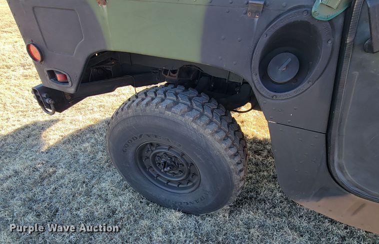 image for item HG9368 2006 Am General M1097R1 HMMWV Humvee SUV