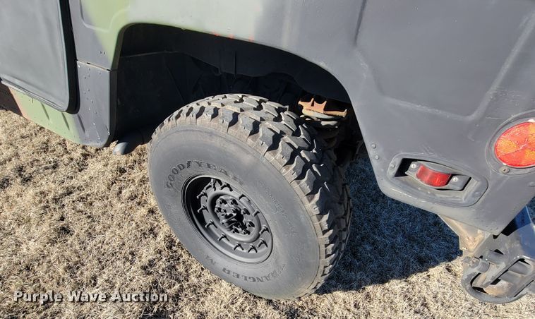 image for item HG9368 2006 Am General M1097R1 HMMWV Humvee SUV