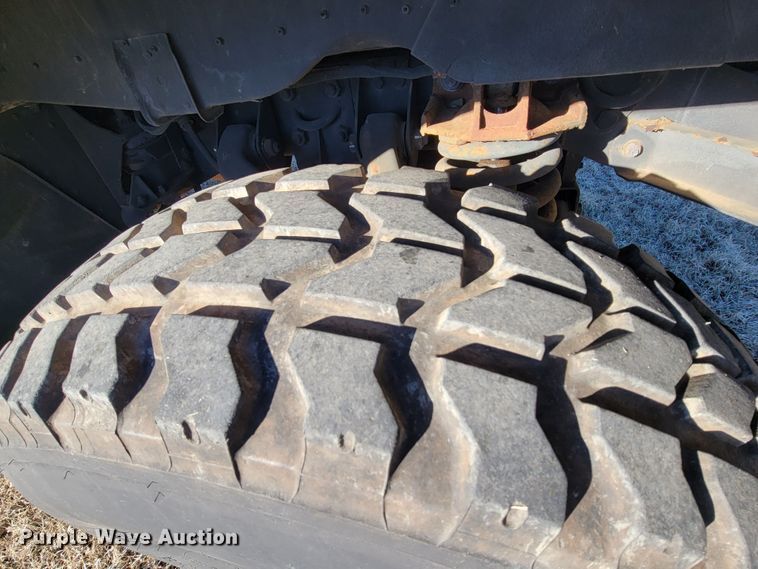 image for item HG9368 2006 Am General M1097R1 HMMWV Humvee SUV