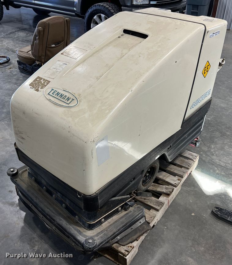 image for item HG9397 Tennant 480EE  floor scrubber