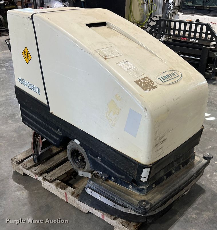 image for item HG9397 Tennant 480EE  floor scrubber