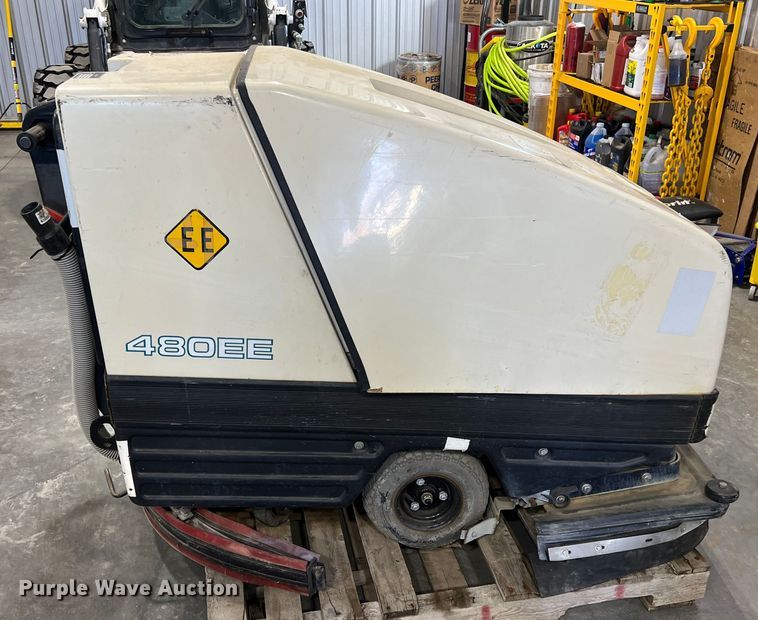 image for item HG9397 Tennant 480EE  floor scrubber