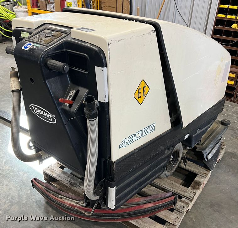 image for item HG9397 Tennant 480EE  floor scrubber